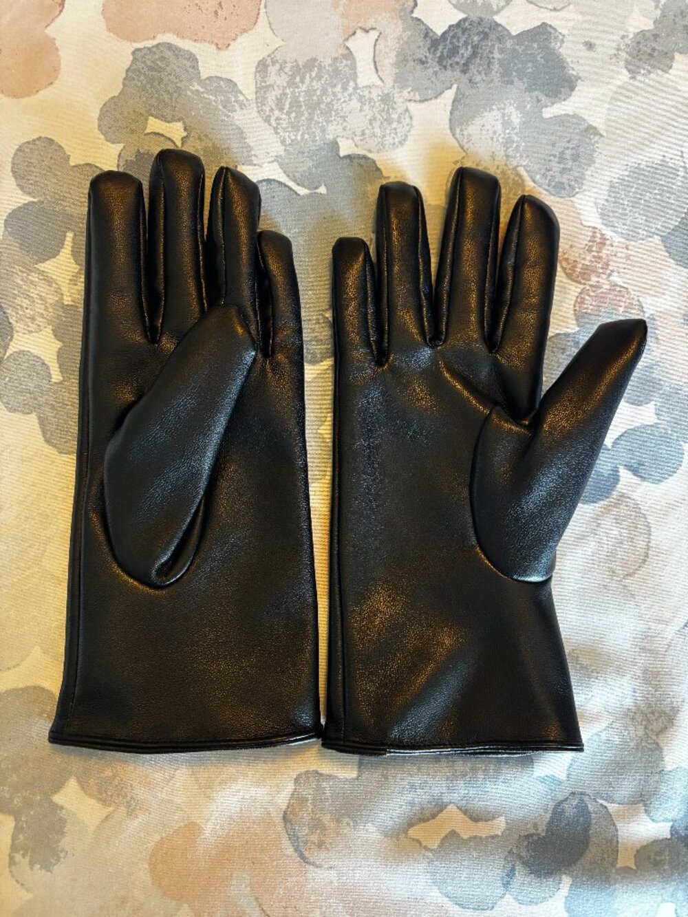 Ladies Black Faux Leather Gloves
